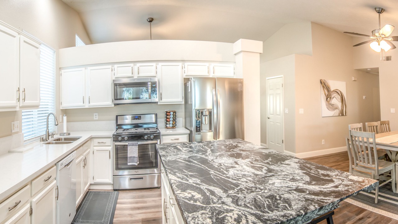 Photo of Bedroom in Raisin