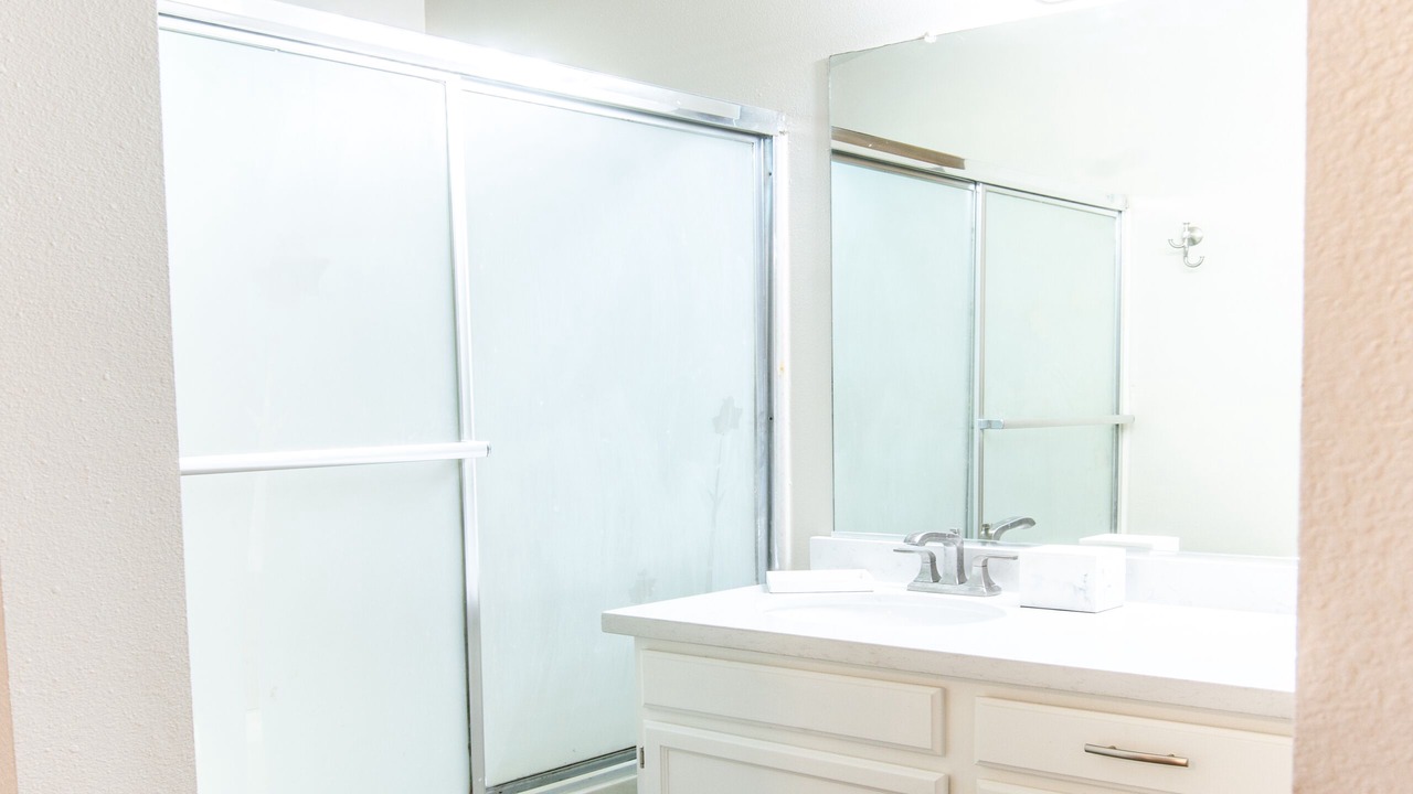 Photo of Bathroom in Raisin