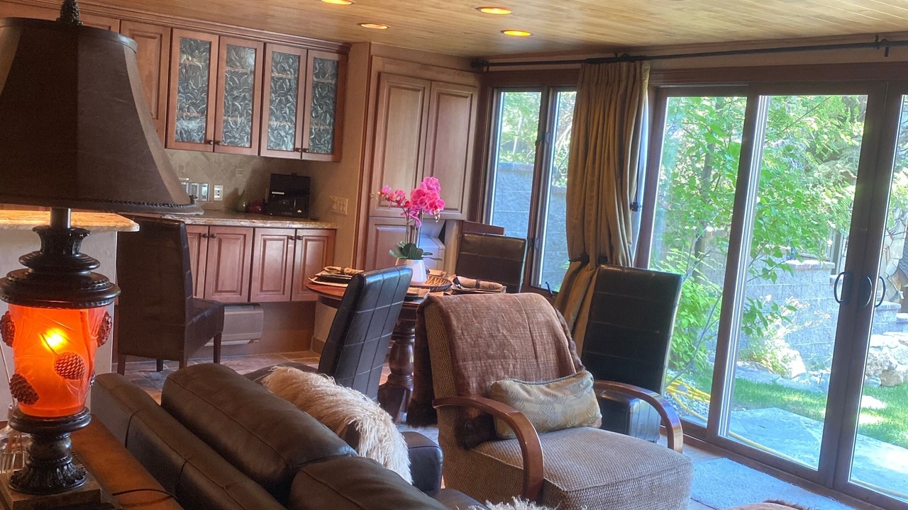 Photo of Livingroom in Lincoln Park