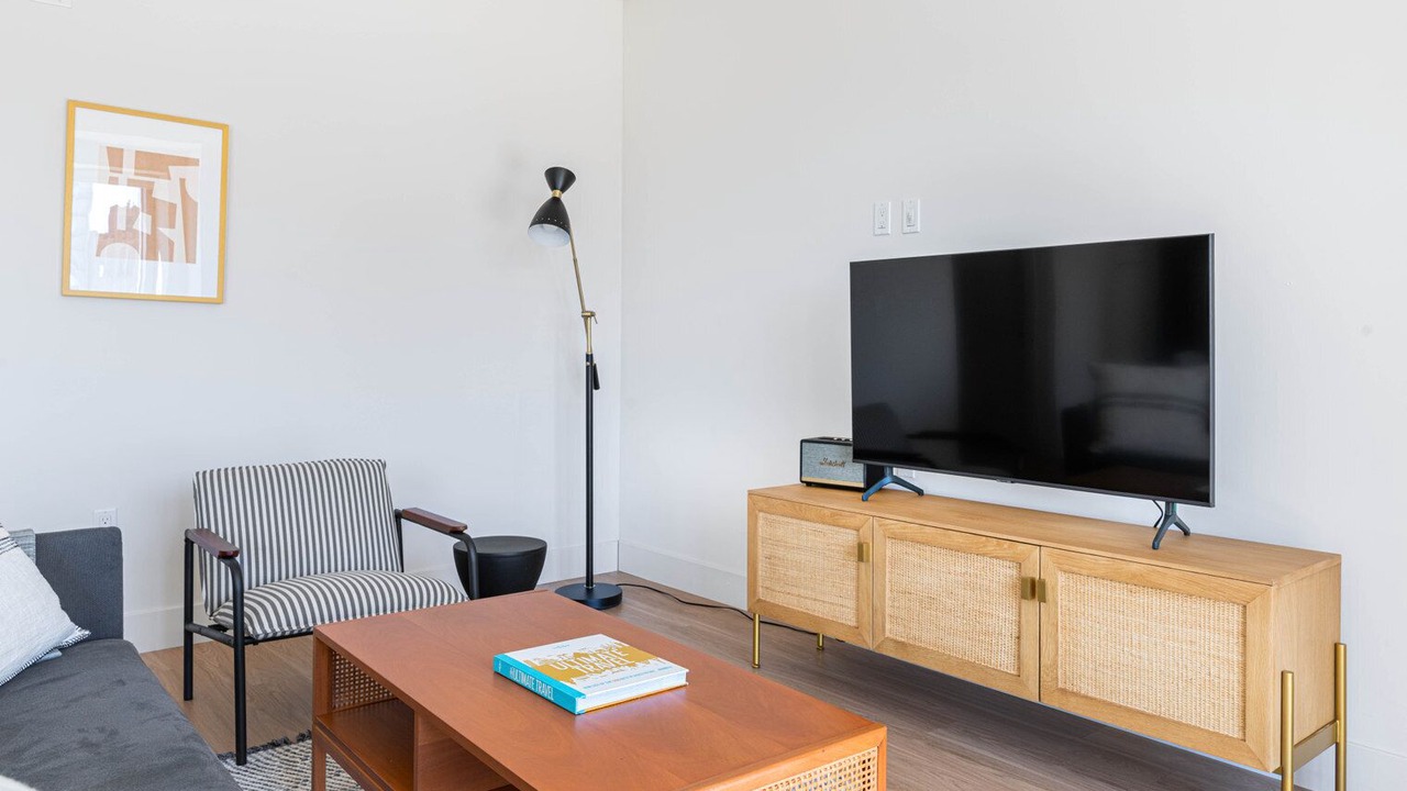 Photo of Livingroom in Downtown Oakland