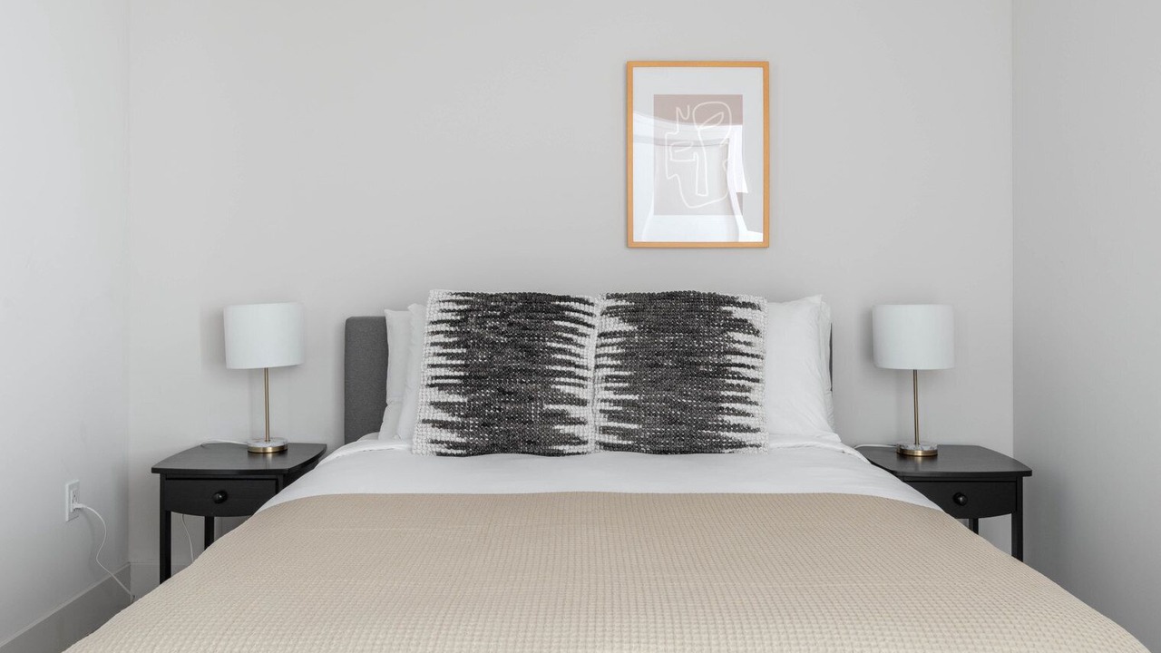 Photo of Bedroom in Downtown Oakland