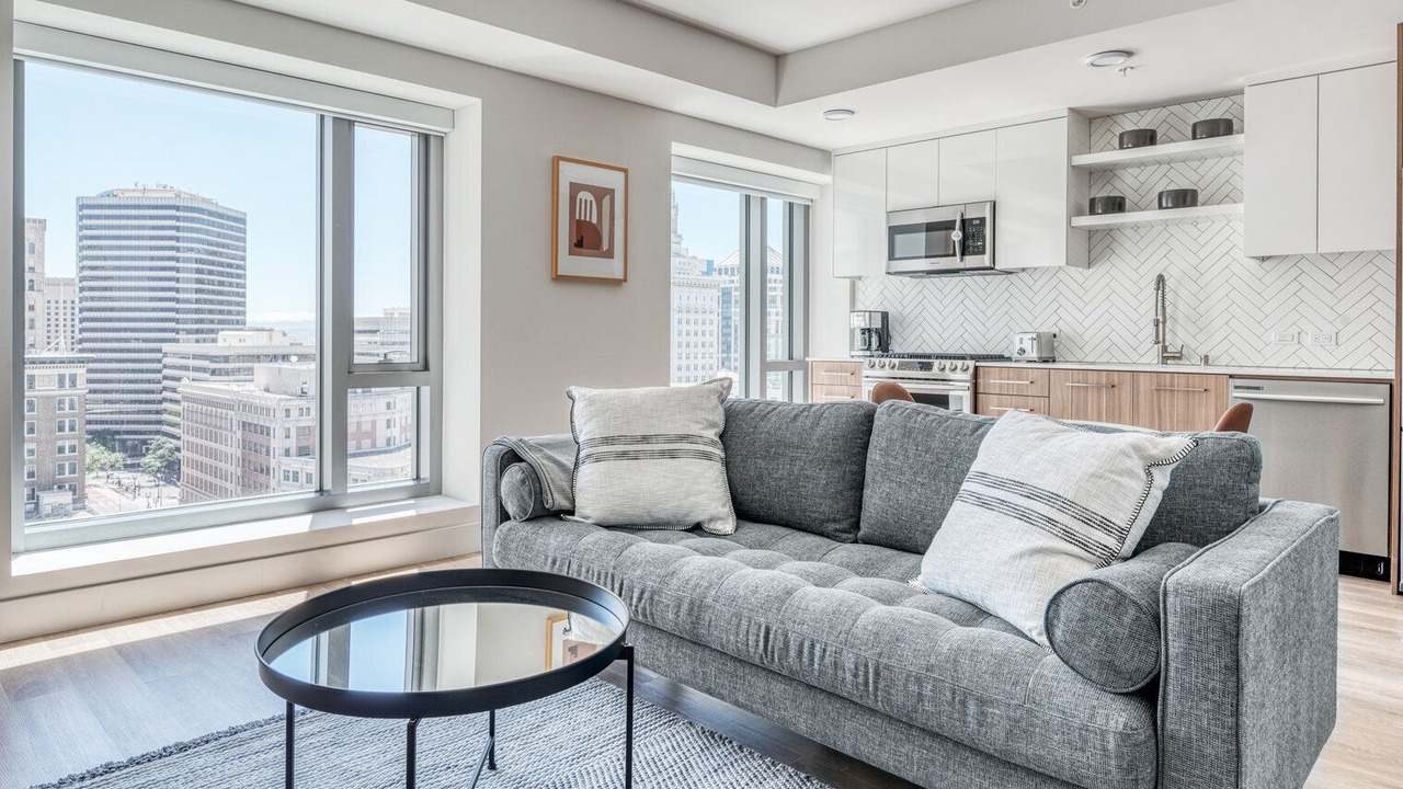 Photo of Livingroom in Downtown Oakland