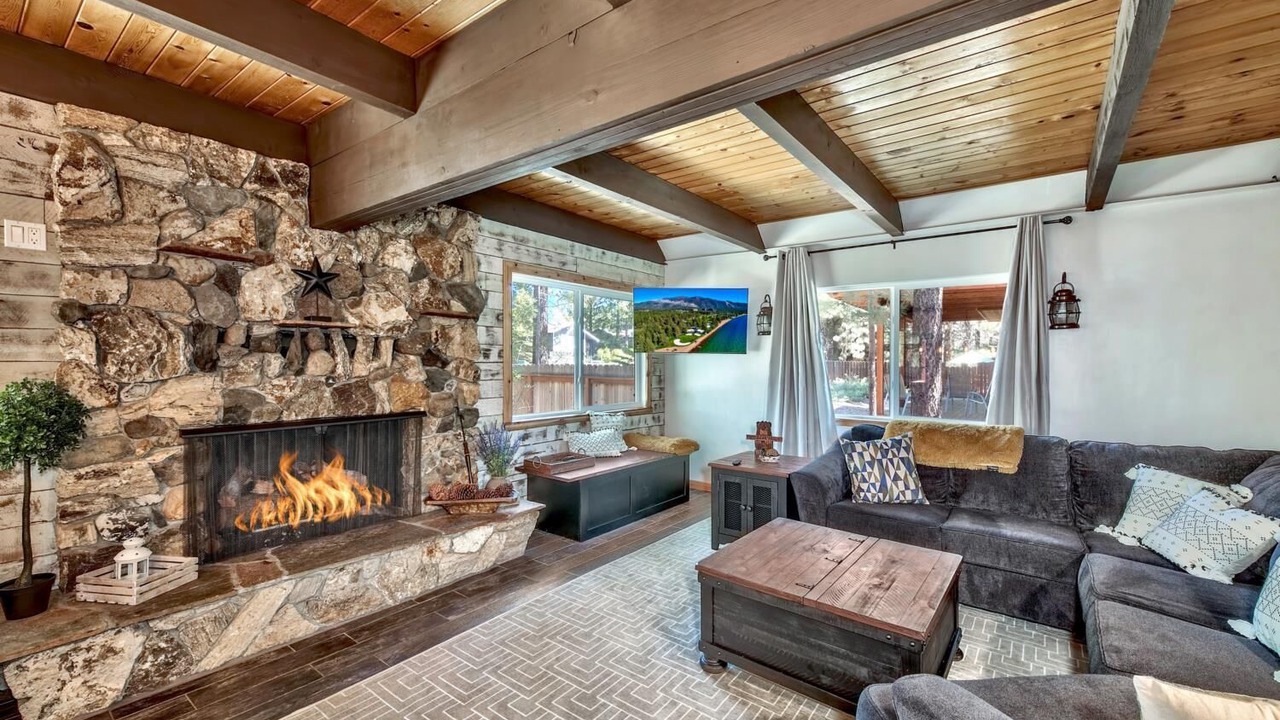 Photo of Livingroom in Pioneer Trail