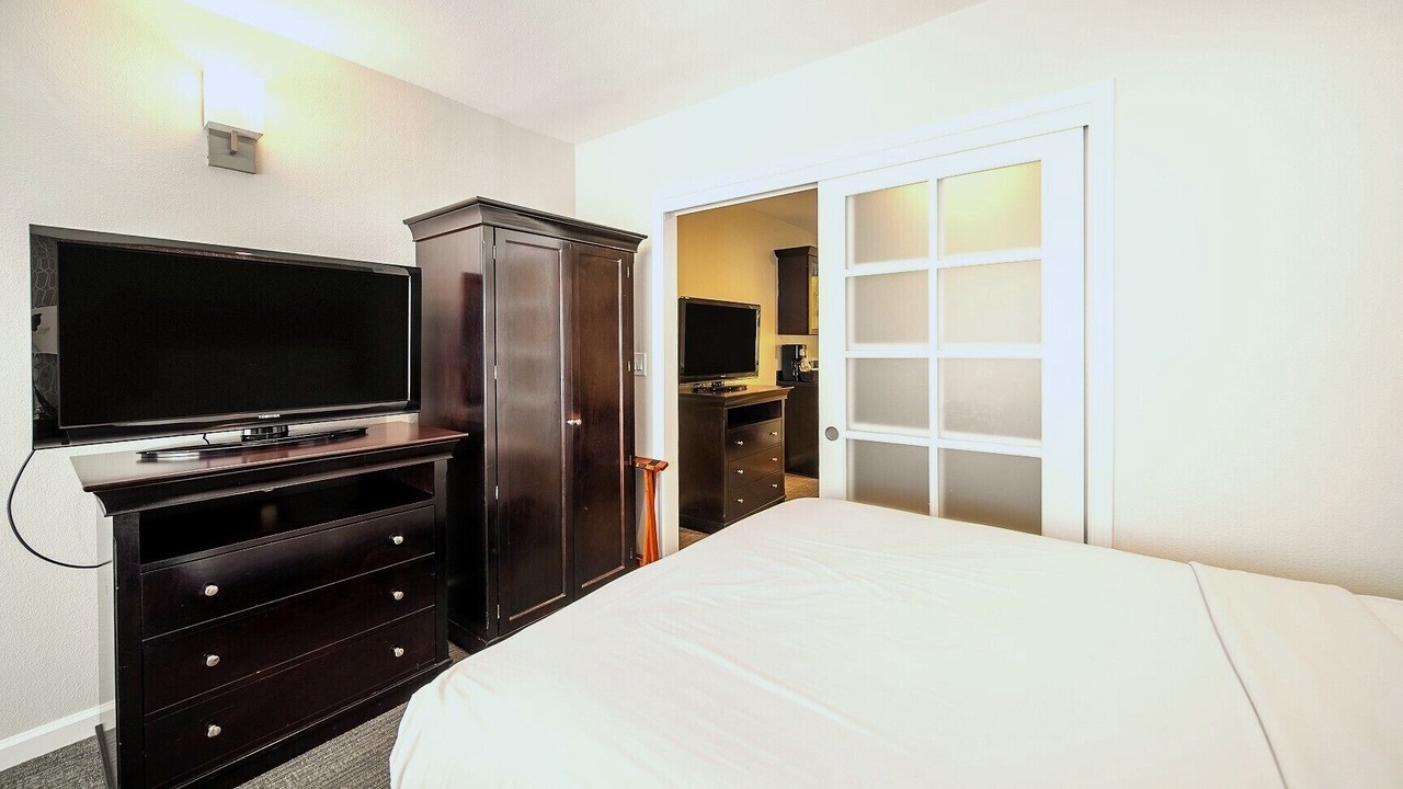 Photo of Bedroom in Anaheim Resort