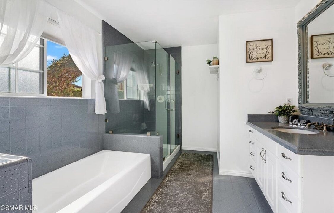 Photo of Bathroom in Thousand Oaks