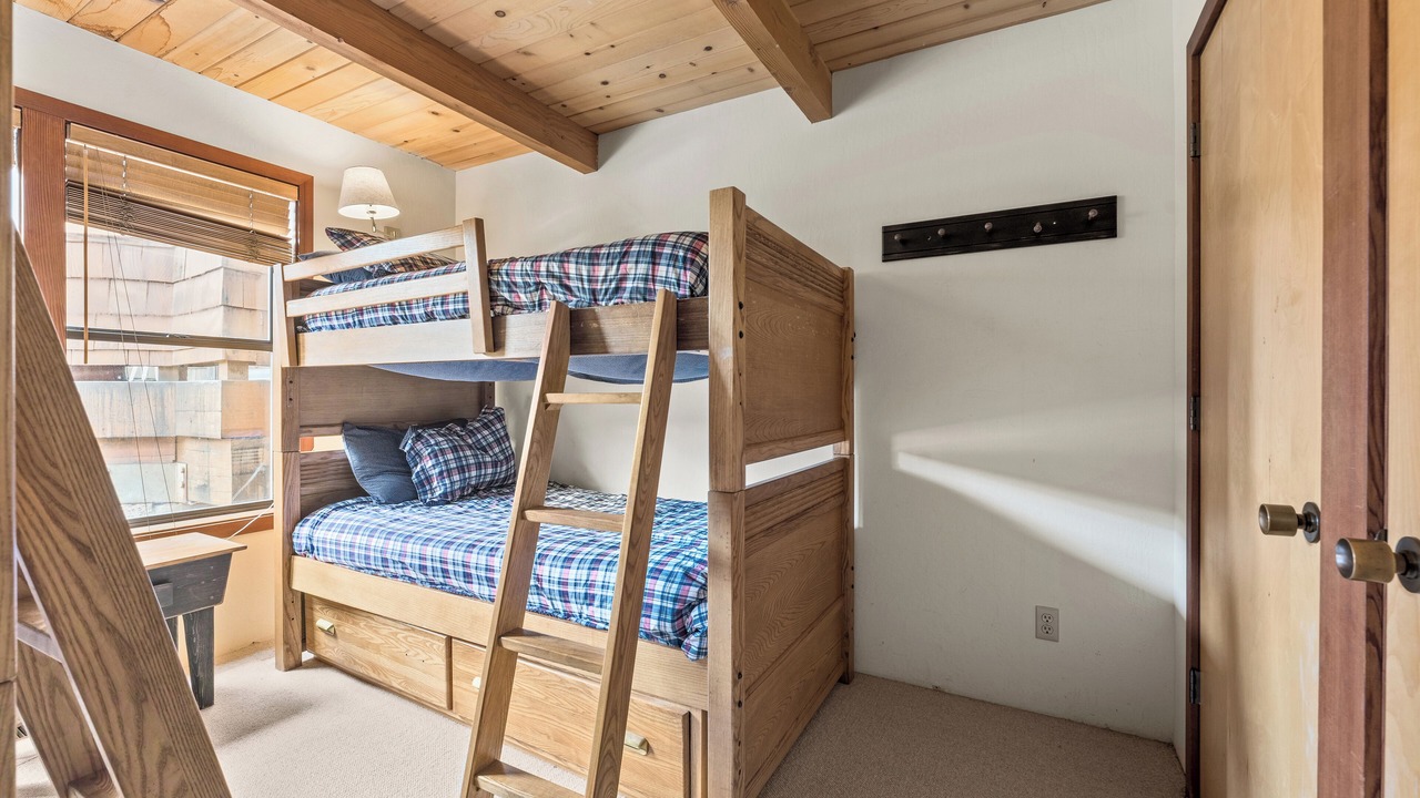 Photo of Bedroom in Alpine Meadows