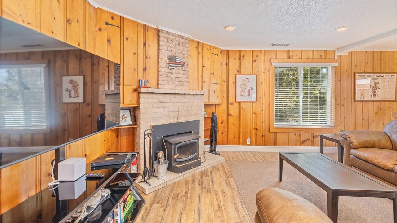 Photo of Livingroom in Bass Lake