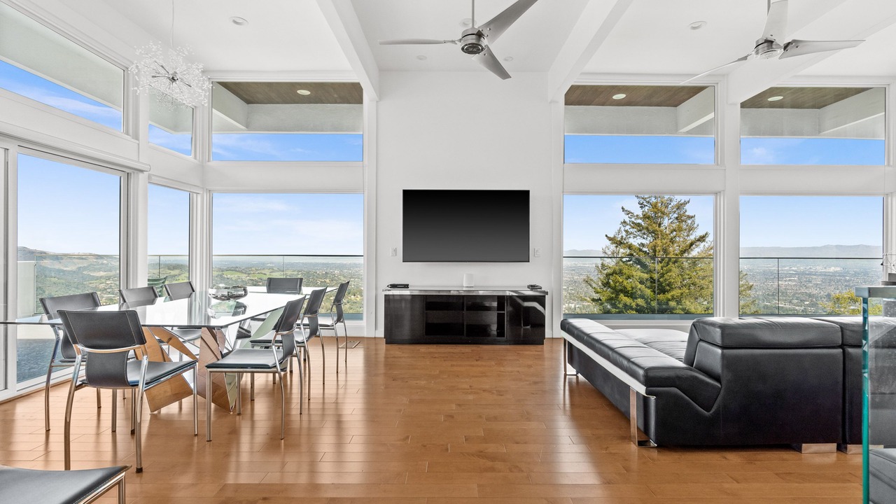 Photo of Livingroom in Saratoga