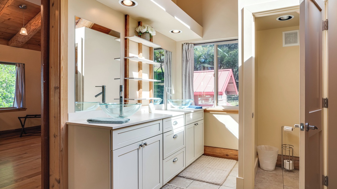 Photo of Bathroom in Groveland