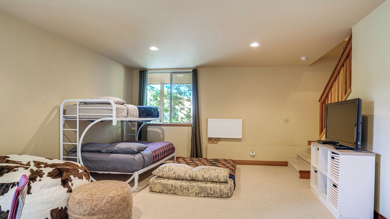 Photo of Bedroom in Groveland
