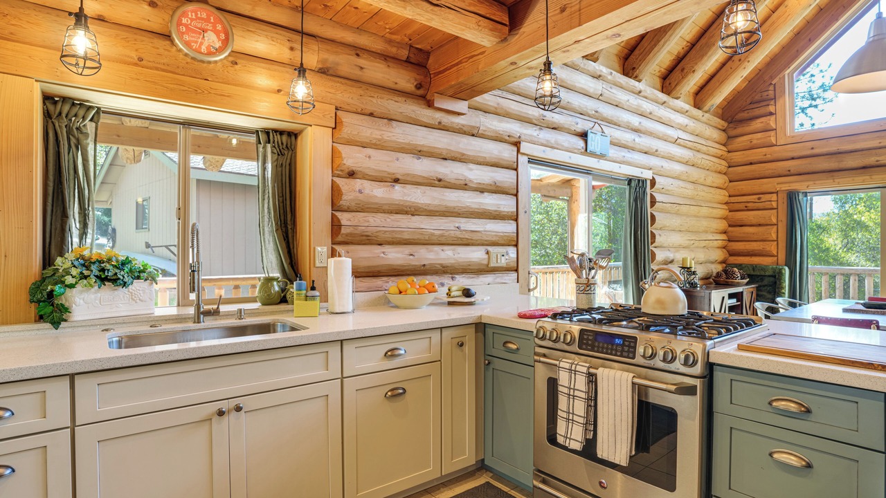 Photo of Kitchen in Groveland