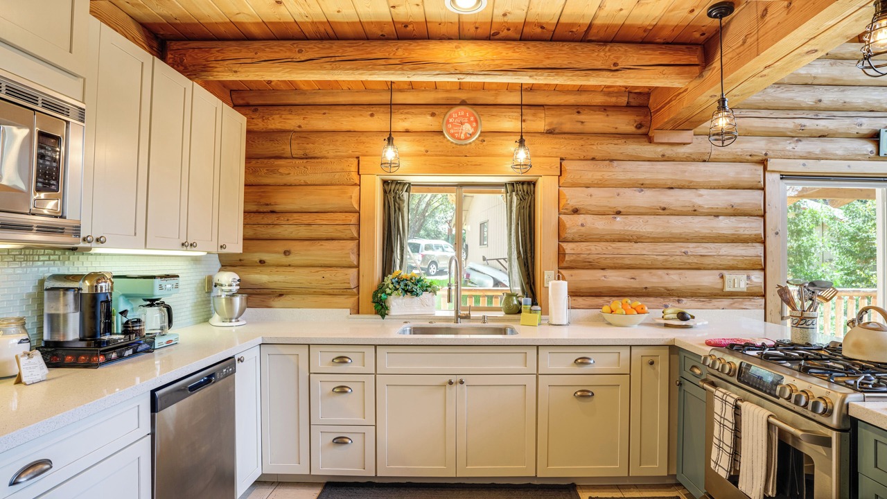 Photo of Kitchen in Groveland