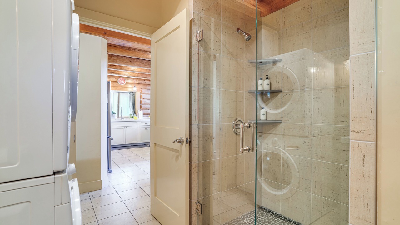 Photo of Bathroom in Groveland