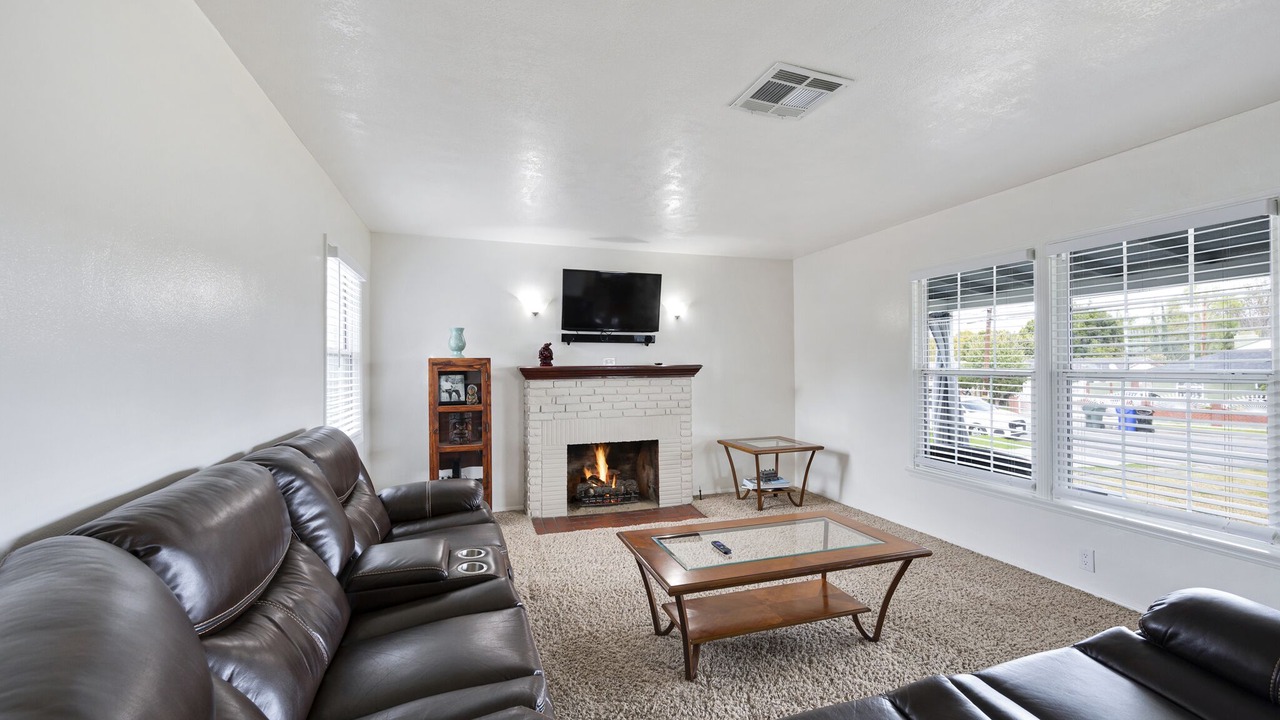 Photo of Livingroom in East Whittier