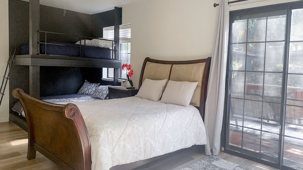 Photo of Bedroom in Groveland
