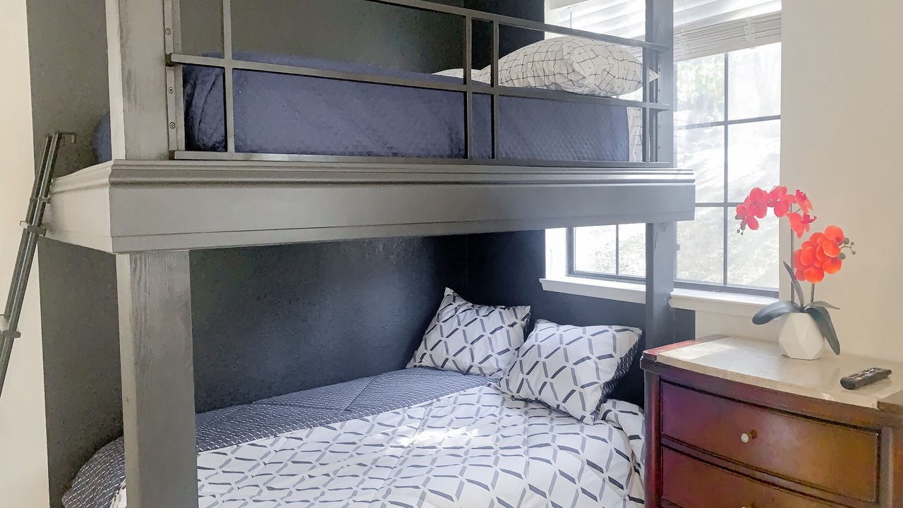 Photo of Bedroom in Groveland