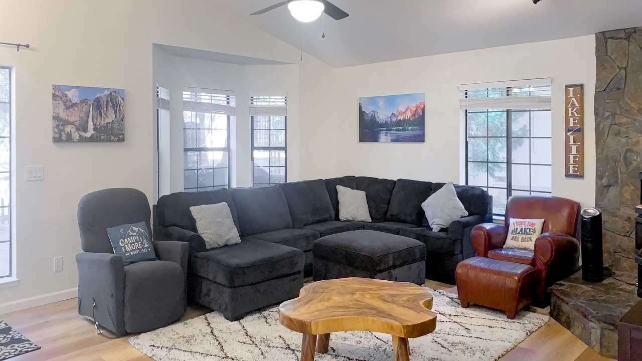 Photo of Livingroom in Groveland
