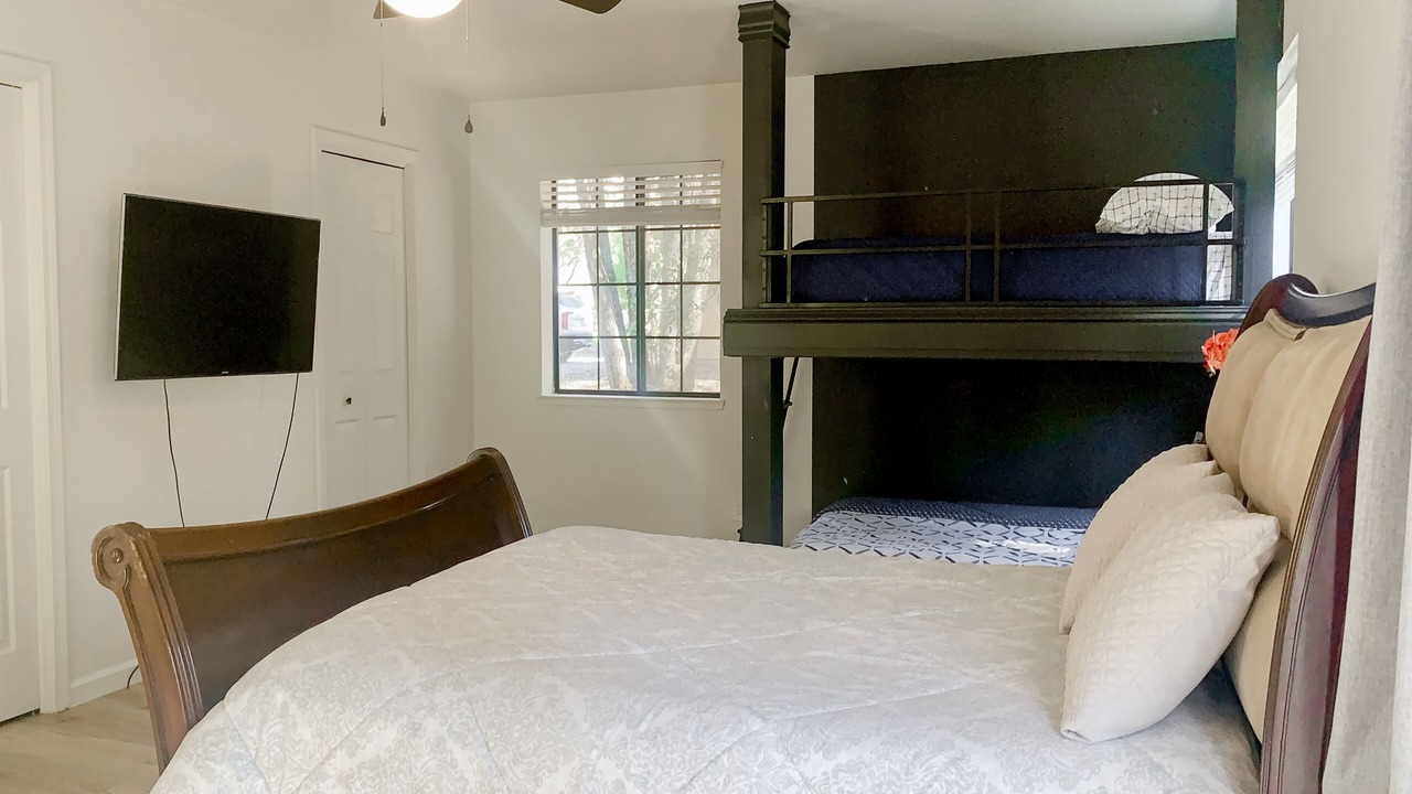 Photo of Bedroom in Groveland
