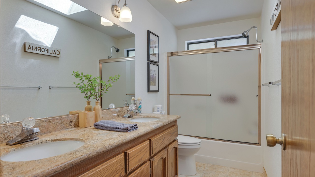Photo of Bathroom in Groveland