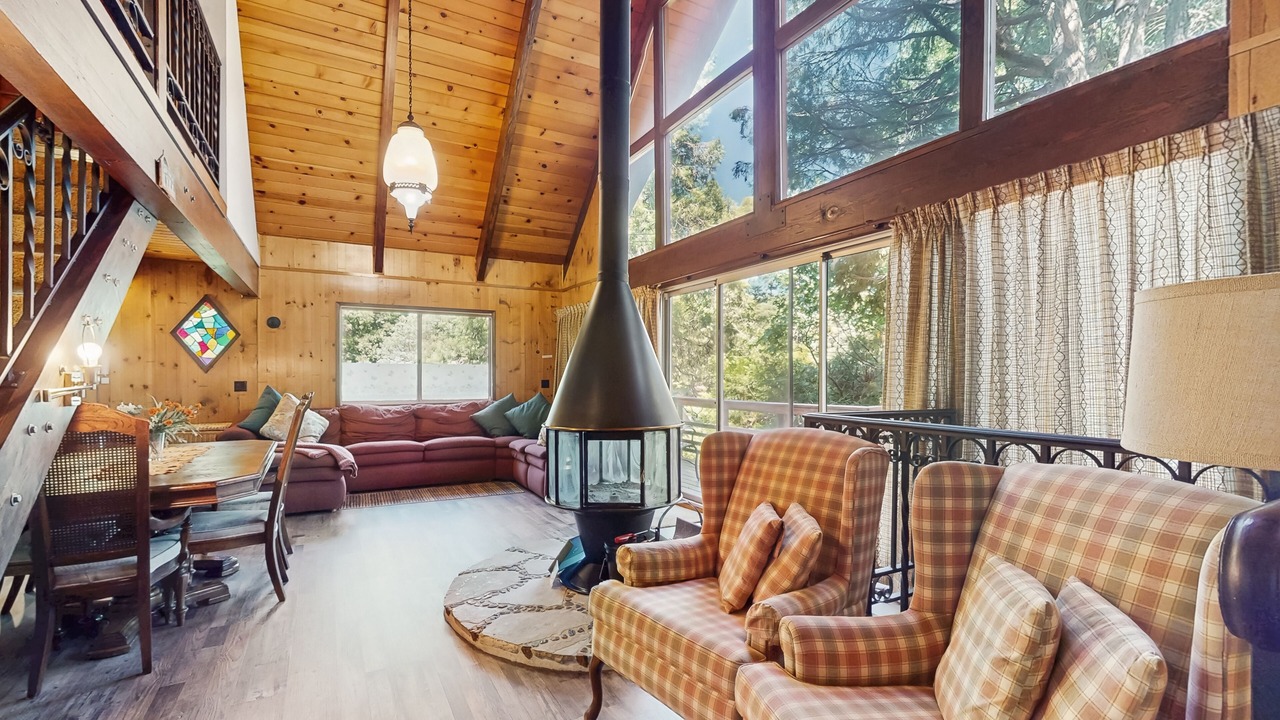 Photo of Livingroom in Cedar Glen