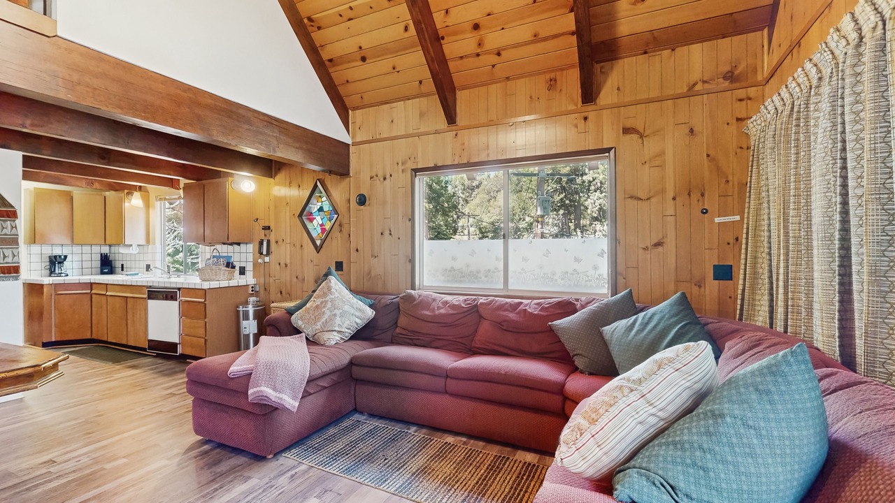Photo of Livingroom in Cedar Glen