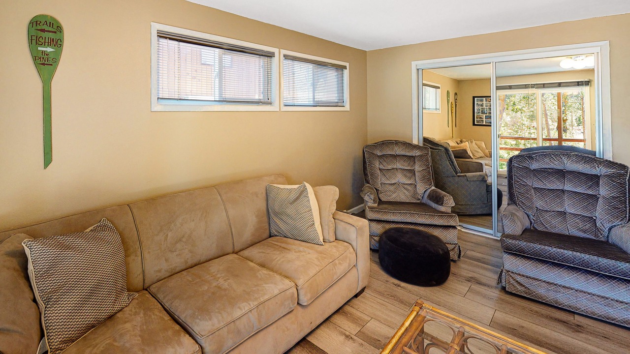 Photo of Livingroom in Bass Lake