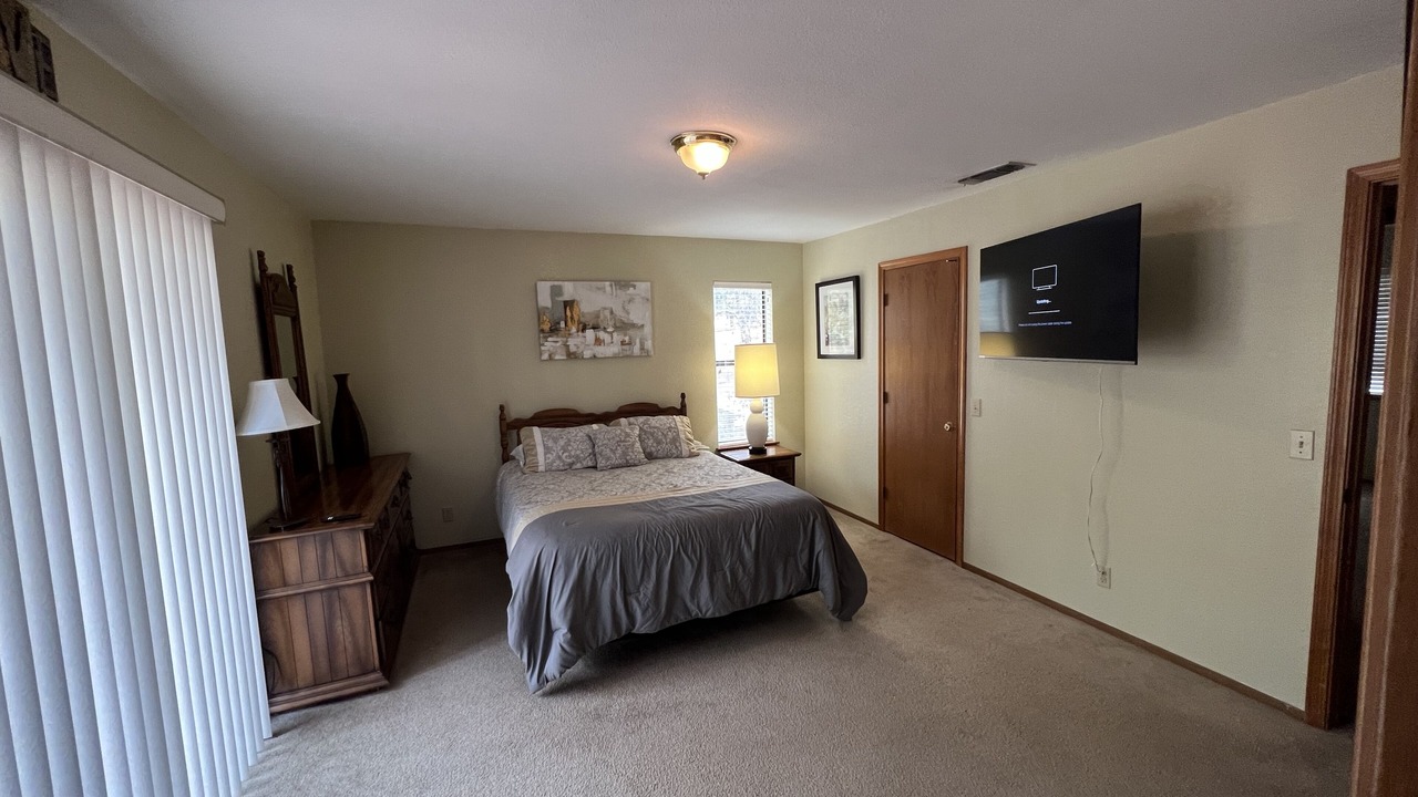 Photo of Bedroom in Groveland