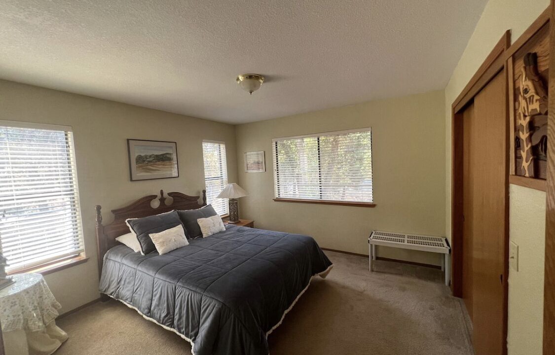Photo of Bedroom in Groveland