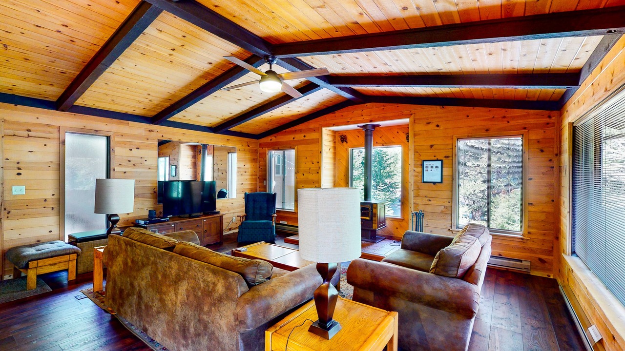 Photo of Livingroom in Fish Camp