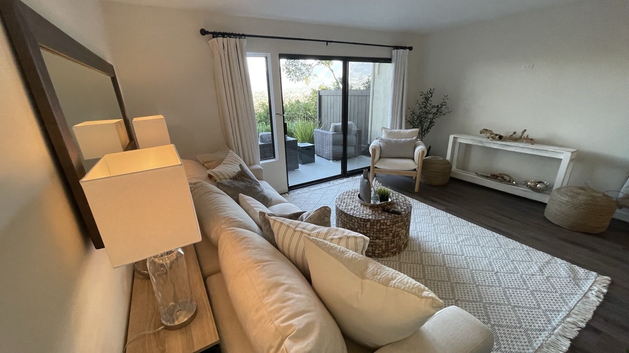 Photo of Livingroom in Alta Mesa