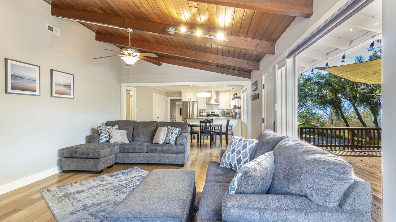 Photo of Livingroom in Yosemite Forks