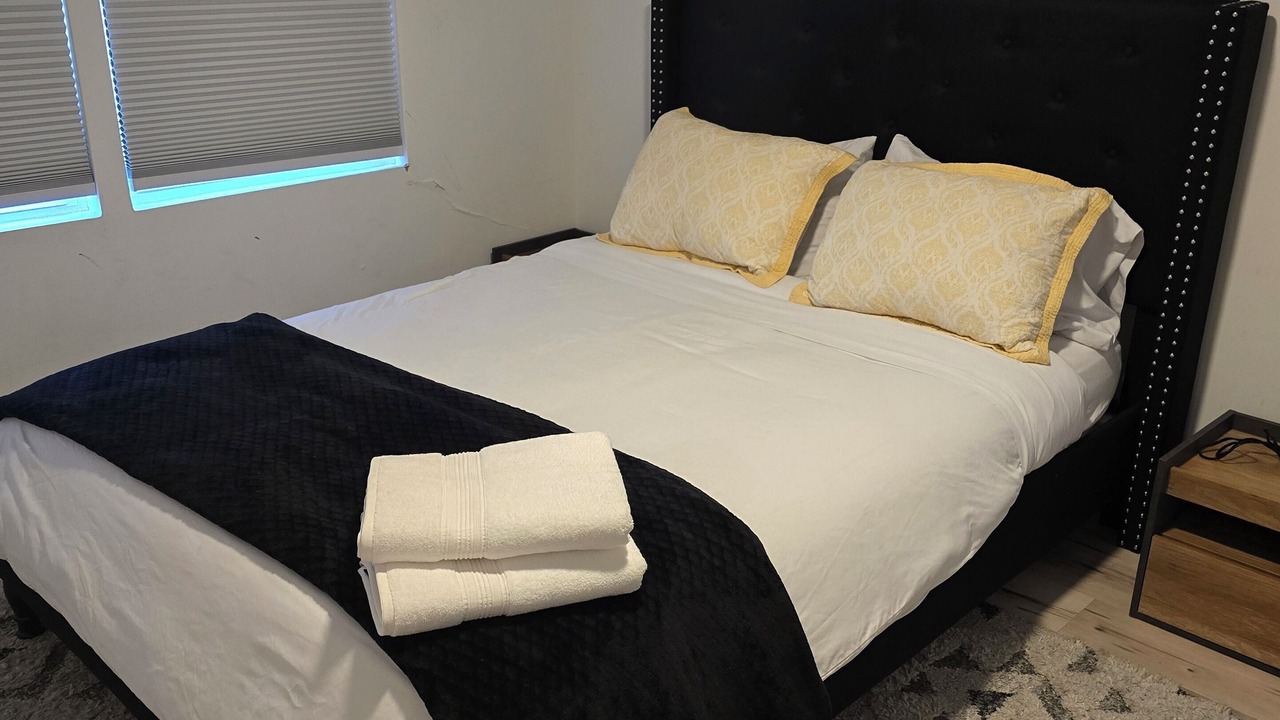 Photo of Bedroom in Reseda