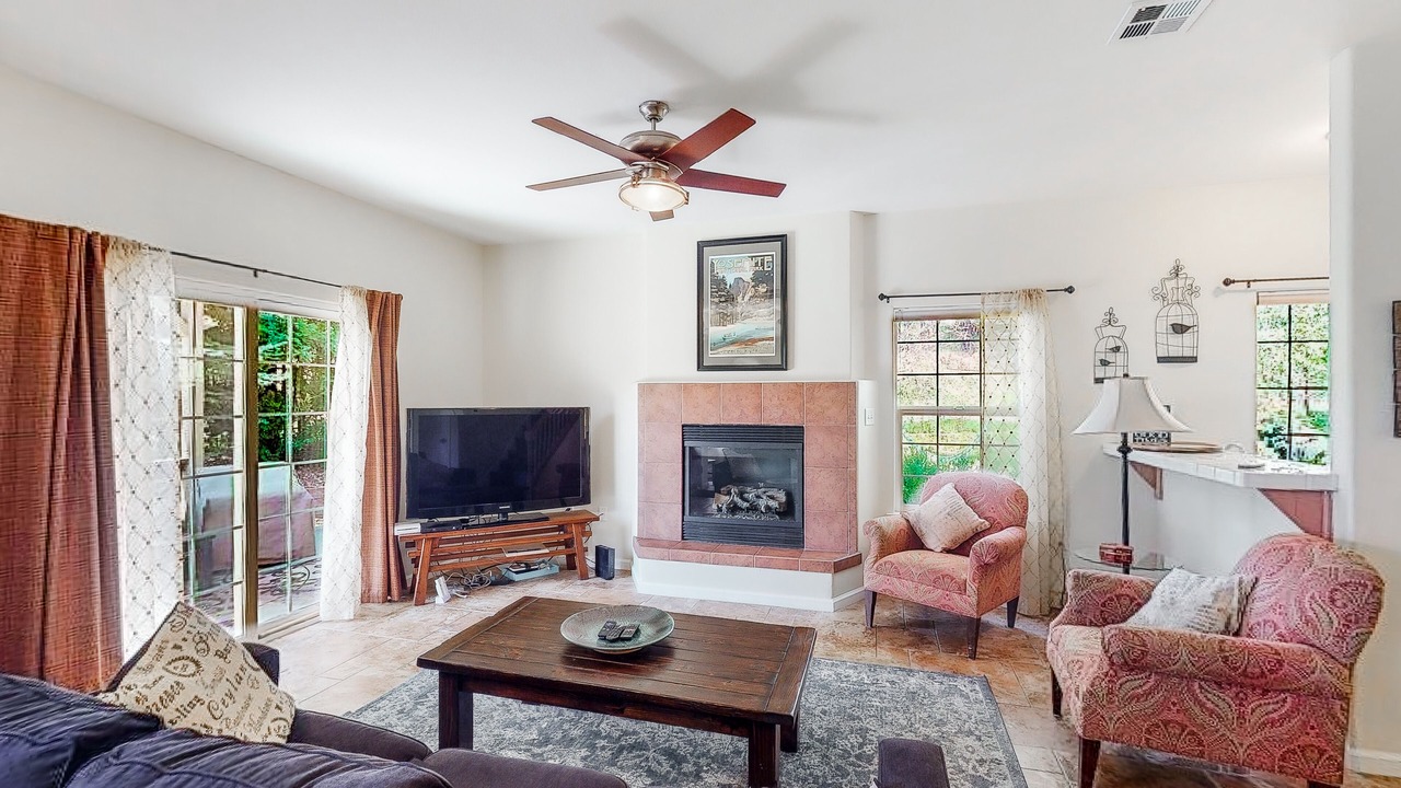 Photo of Livingroom in Bass Lake
