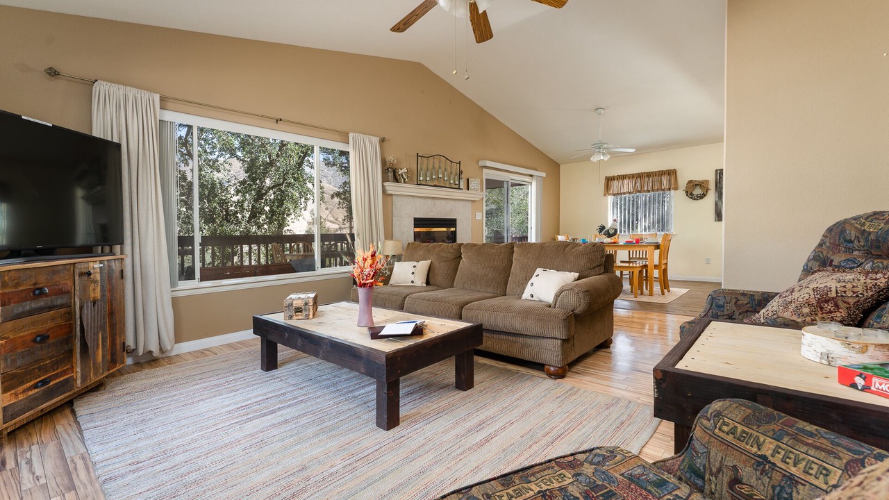 Photo of Livingroom in Kernville