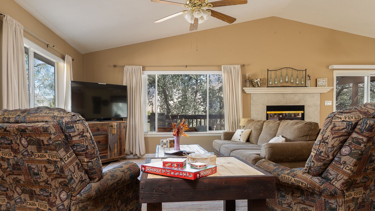 Photo of Livingroom in Kernville