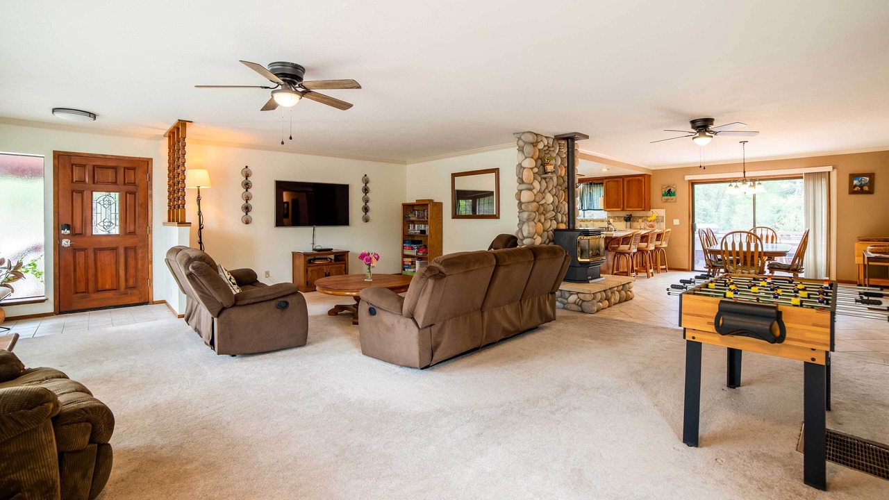 Photo of Livingroom in Groveland