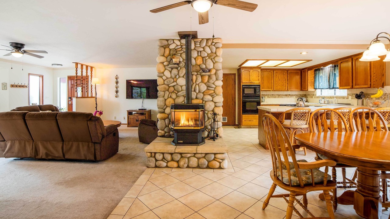 Photo of Livingroom in Groveland