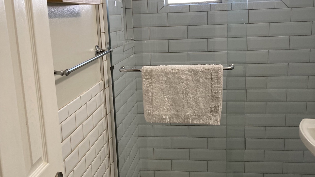 Photo of Bathroom in Oleander - Sunset