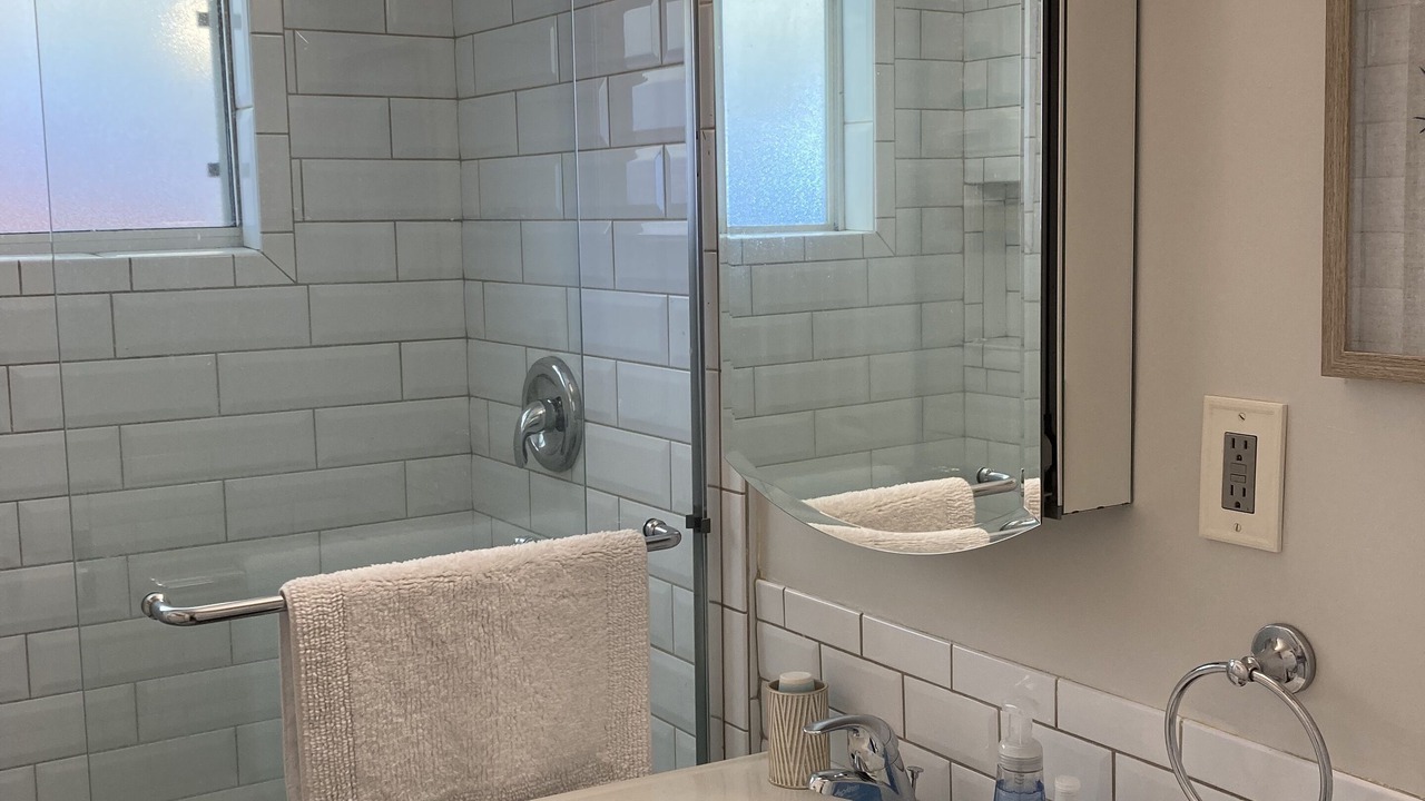 Photo of Bathroom in Oleander - Sunset