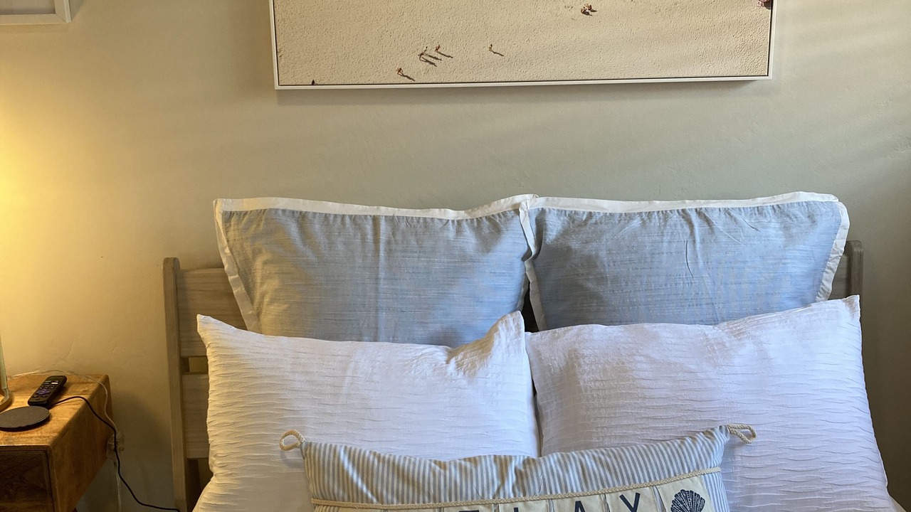 Photo of Bedroom in Oleander - Sunset