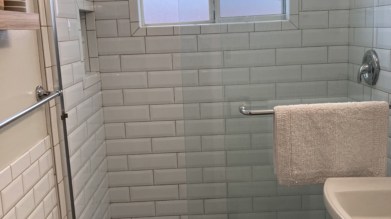 Photo of Bathroom in Oleander - Sunset
