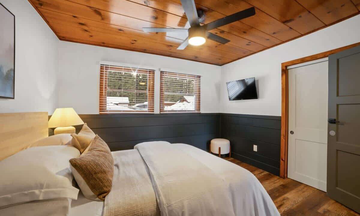 Photo of Bedroom in Tahoe Valley