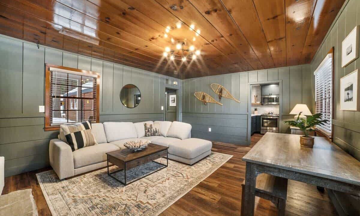 Photo of Livingroom in Tahoe Valley