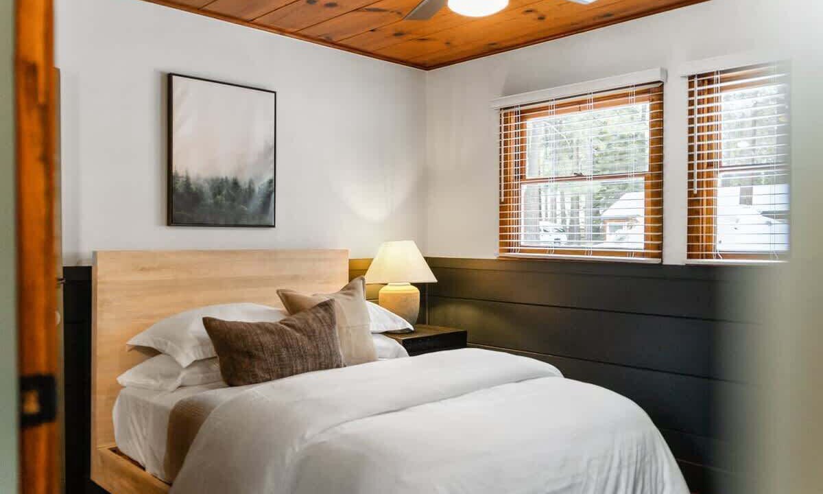 Photo of Bedroom in Tahoe Valley