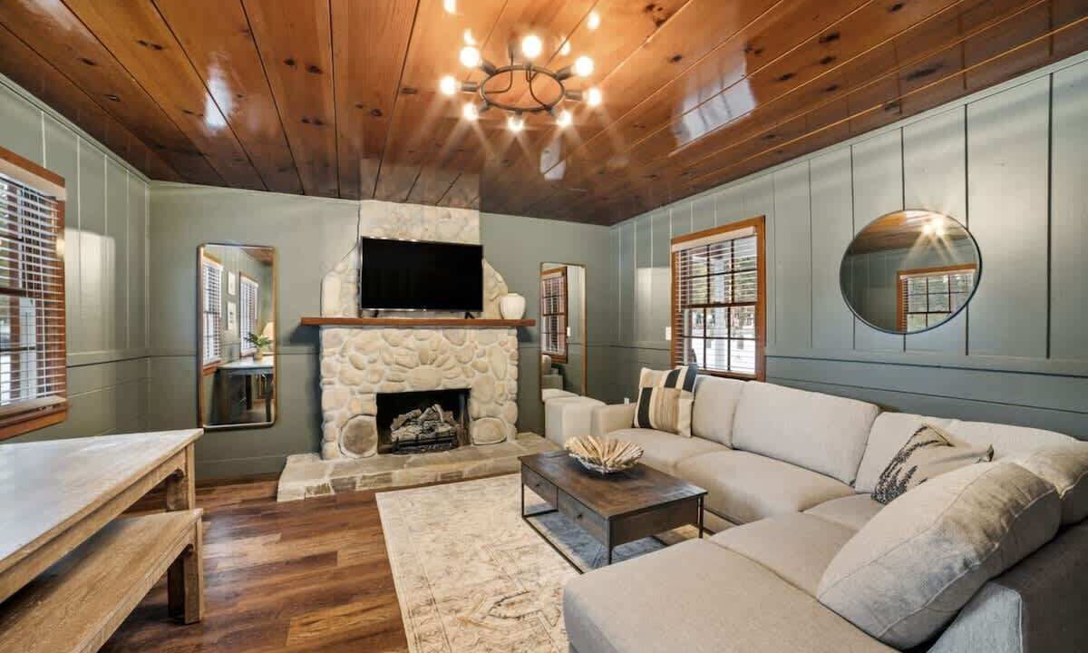 Photo of Livingroom in Tahoe Valley