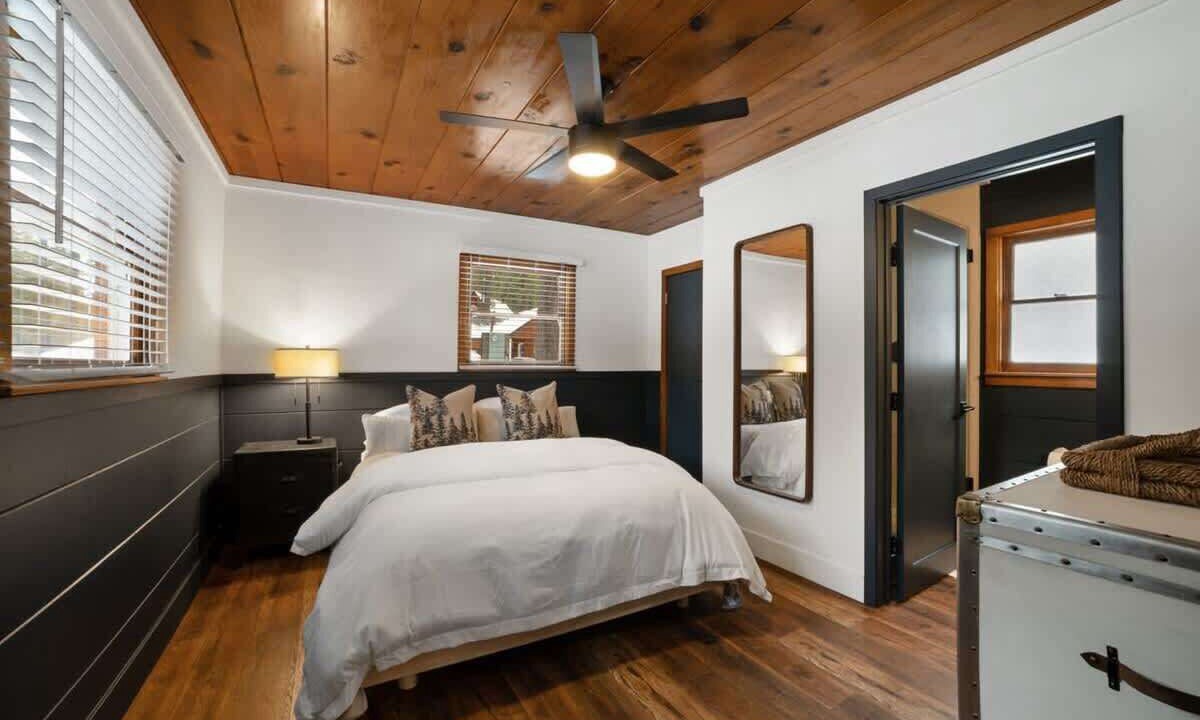Photo of Bedroom in Tahoe Valley
