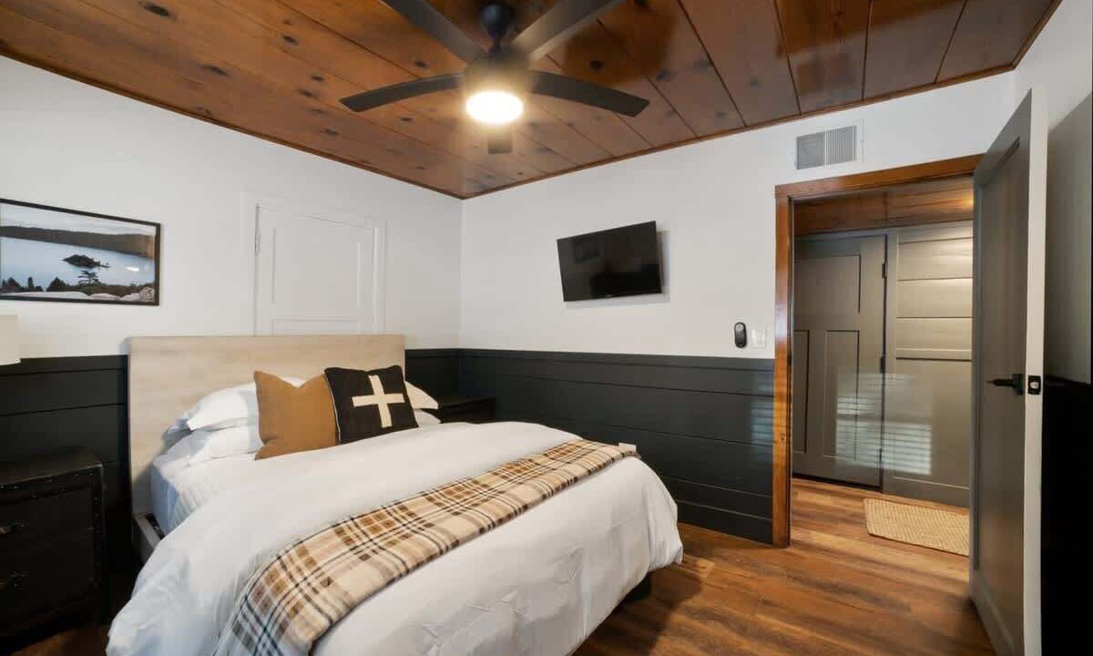 Photo of Bedroom in Tahoe Valley