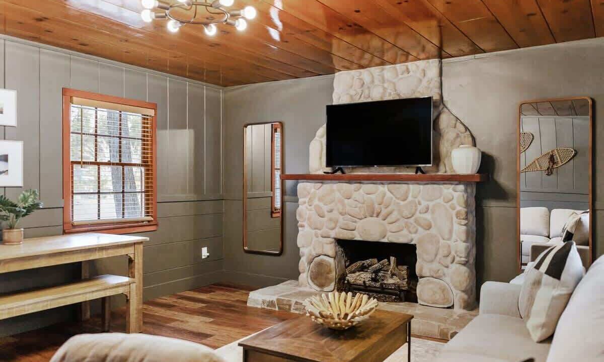 Photo of Livingroom in Tahoe Valley