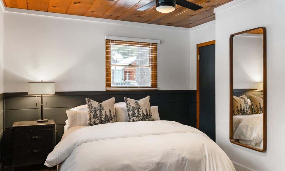 Photo of Bedroom in Tahoe Valley