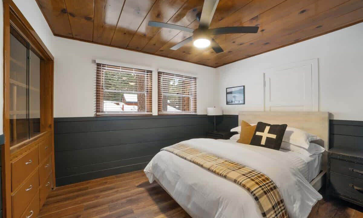 Photo of Bedroom in Tahoe Valley